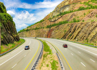 În 30 de luni vom avea autostradă de la Bacău la Focșani. Primul pas a fost făcut azi, când UMB a fost invitată oficial la semnarea contractului de 6,5 miliarde lei