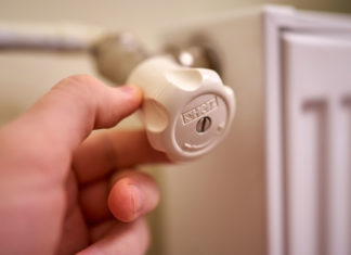 Lucian Viziteu : „Prețul gazului a crescut accelerat, e de patru ori mai mare decât iarna trecută/ Fără intervenția Guvernului, 27 de municipii riscă să rămână fără căldură și apă caldă”