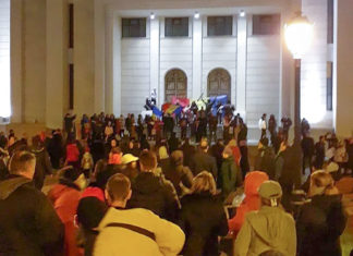 Cativa bacauani au iesit aseara la protest impotriva restrictiilor