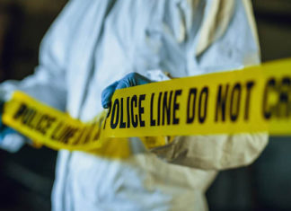 Un polițist din Bacău suspendat din funcție după ce a fost arestat pentru fapte de corupție s-a împușcat cu arma personală