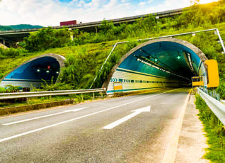 Dezvoltatorii imobiliari din Braşov, acuzați că frânează Autostrada A13 Braşov–Bacău: „Mută-o mai încolo”